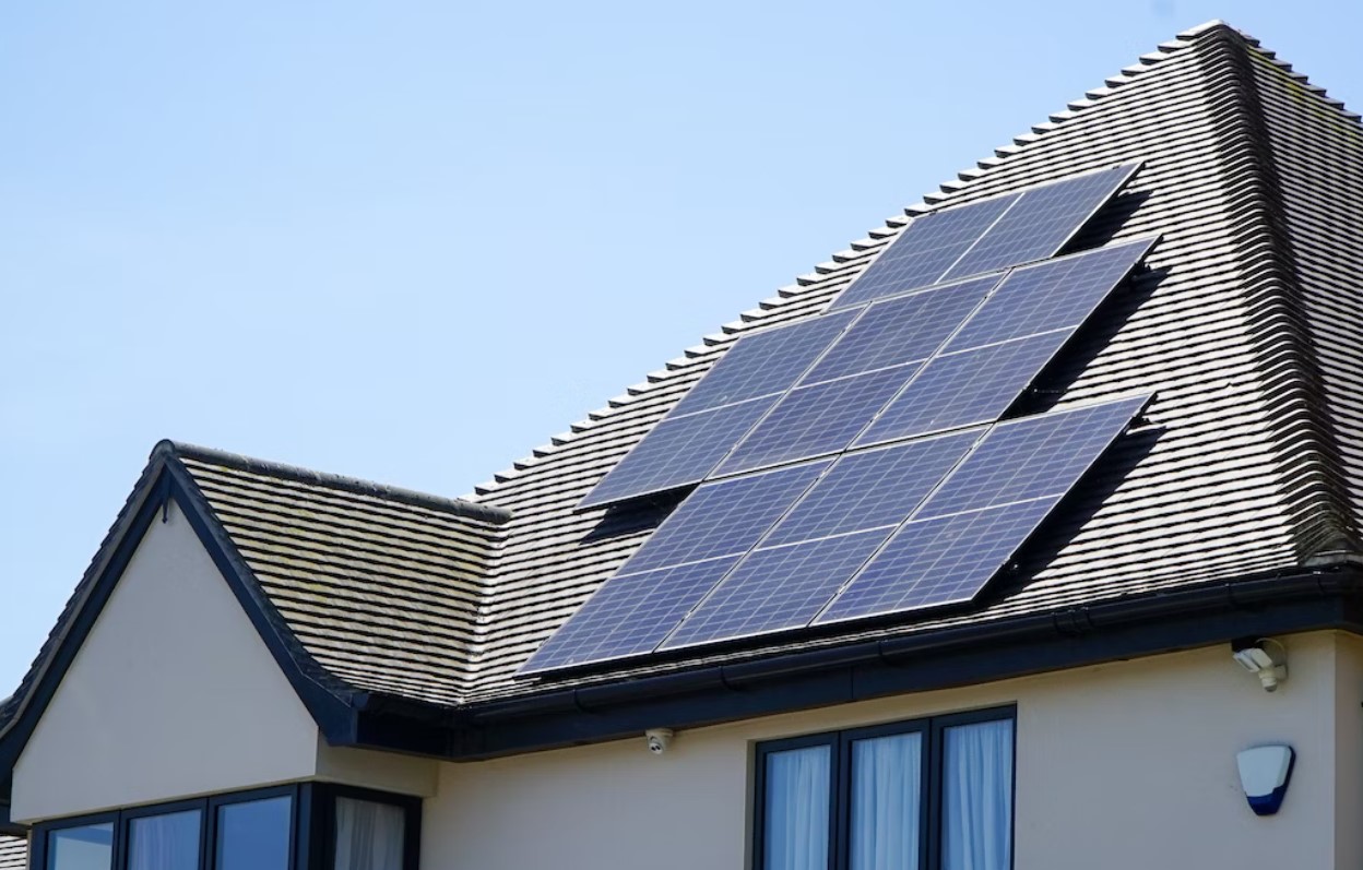 panneaux solaires sur maison unifamiliale